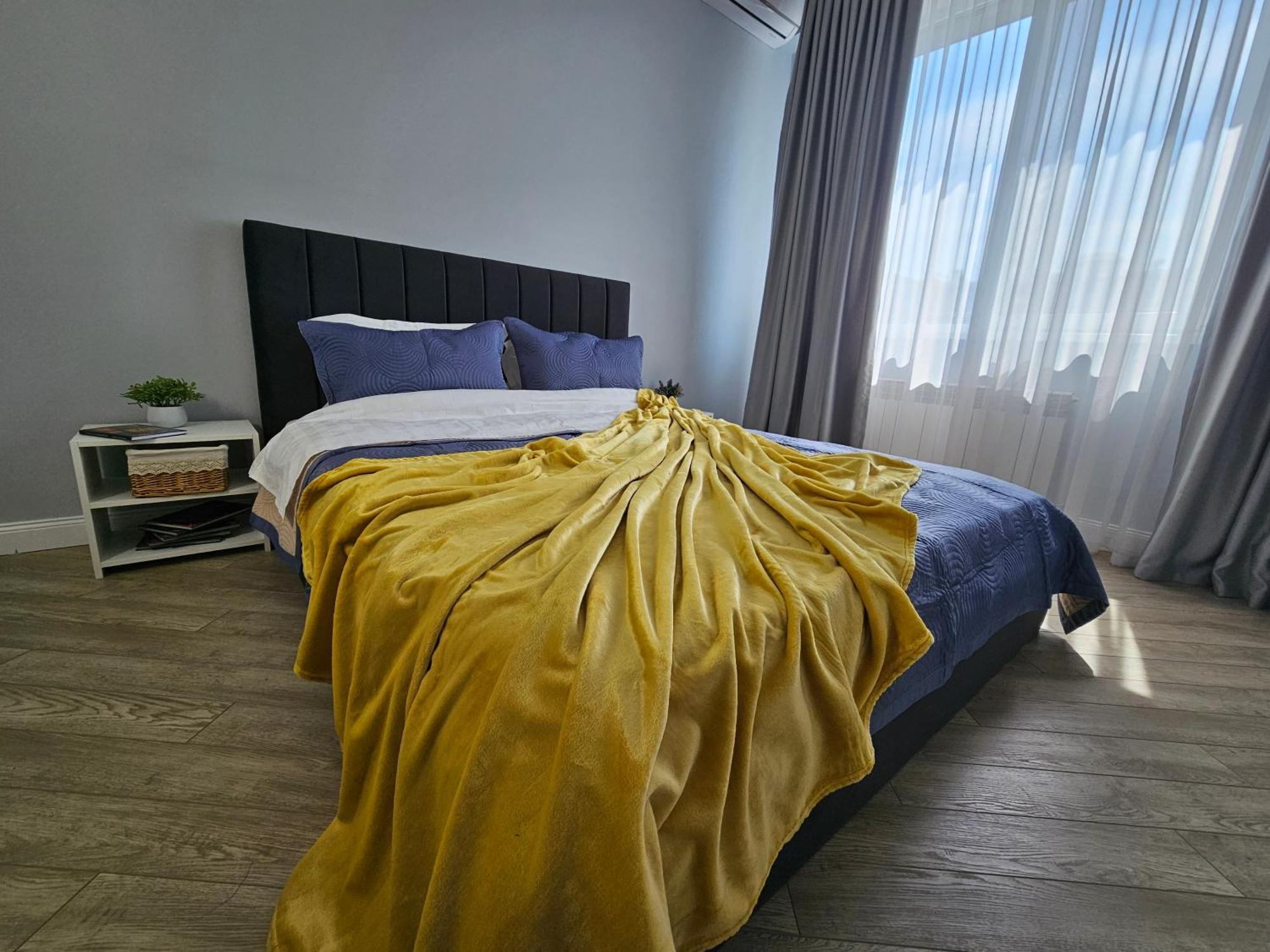 3 Room Gagarin Park Residential Complex Near Mega Shopping Mall อัลมาตี ภายนอก รูปภาพ