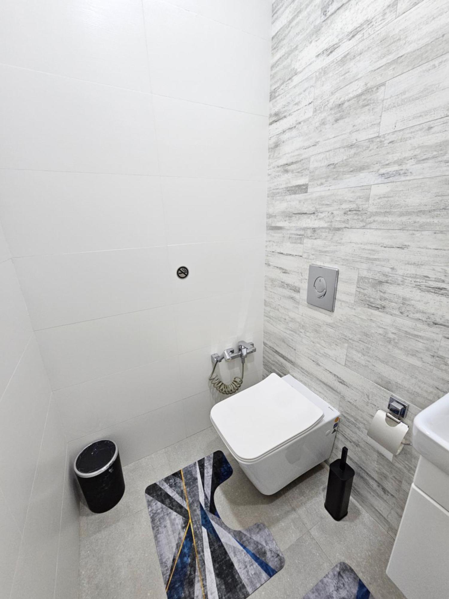 3 Room Gagarin Park Residential Complex Near Mega Shopping Mall อัลมาตี ภายนอก รูปภาพ